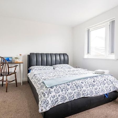 En-Suit Room With Free Dedicated Parking Manchester Exterior photo