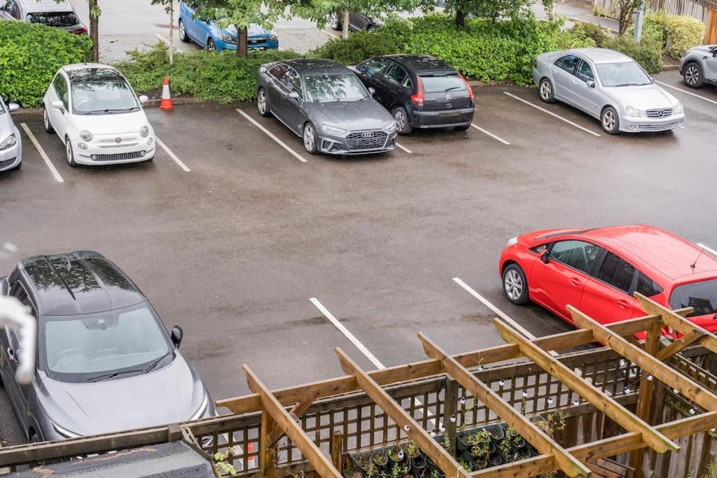 En-Suit Room With Free Dedicated Parking Manchester Exterior photo